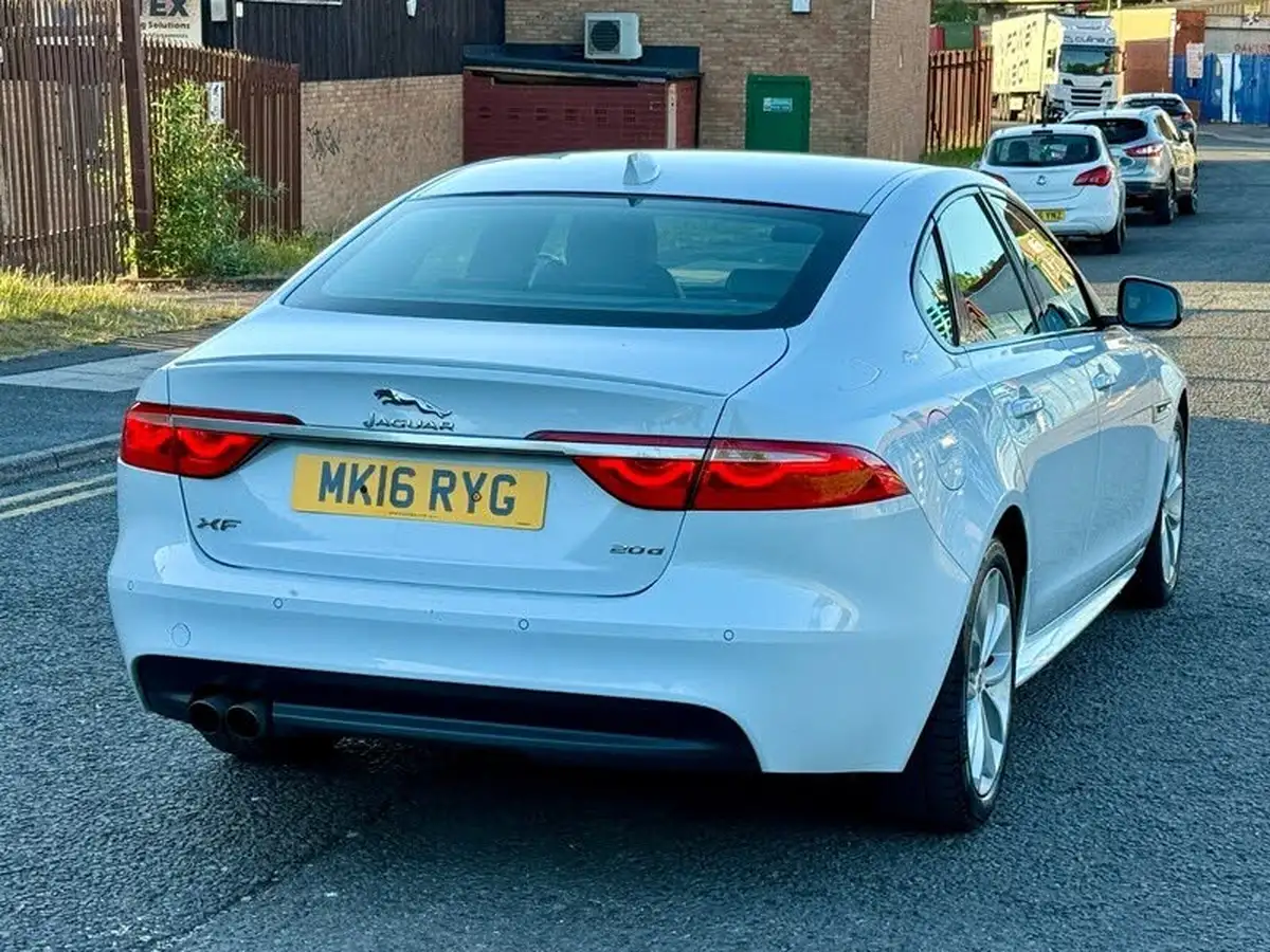 2016-jaguar-xf-20td-r-sport-180ps-auto-big-10