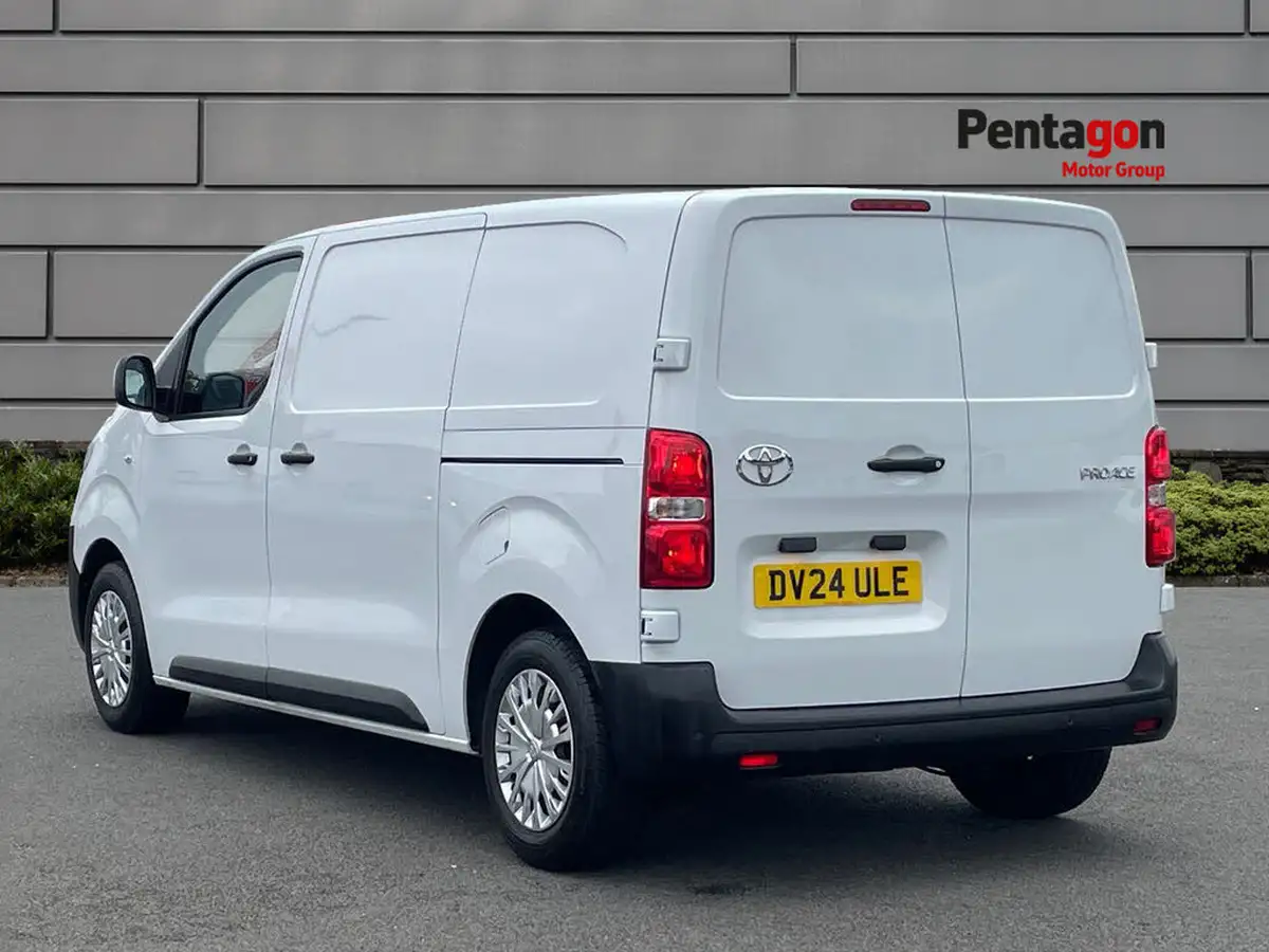2024-toyota-proace-15d-icon-medium-without-plyliningrear-view-camera-big-1