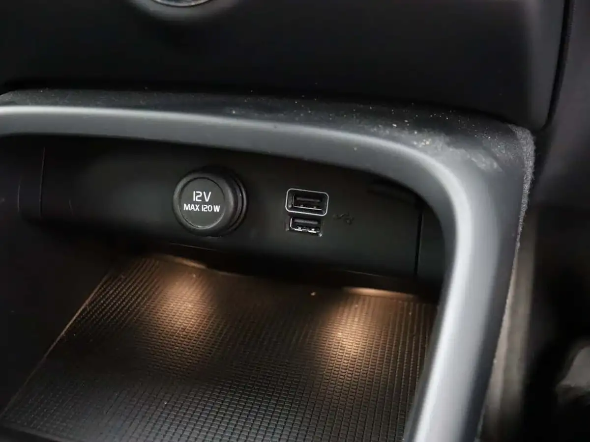 2020-volvo-xc40-15-t3-r-design-geartronic-big-33
