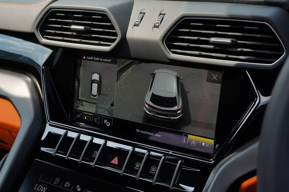 2024-lamborghini-urus-40-no-trim-big-18