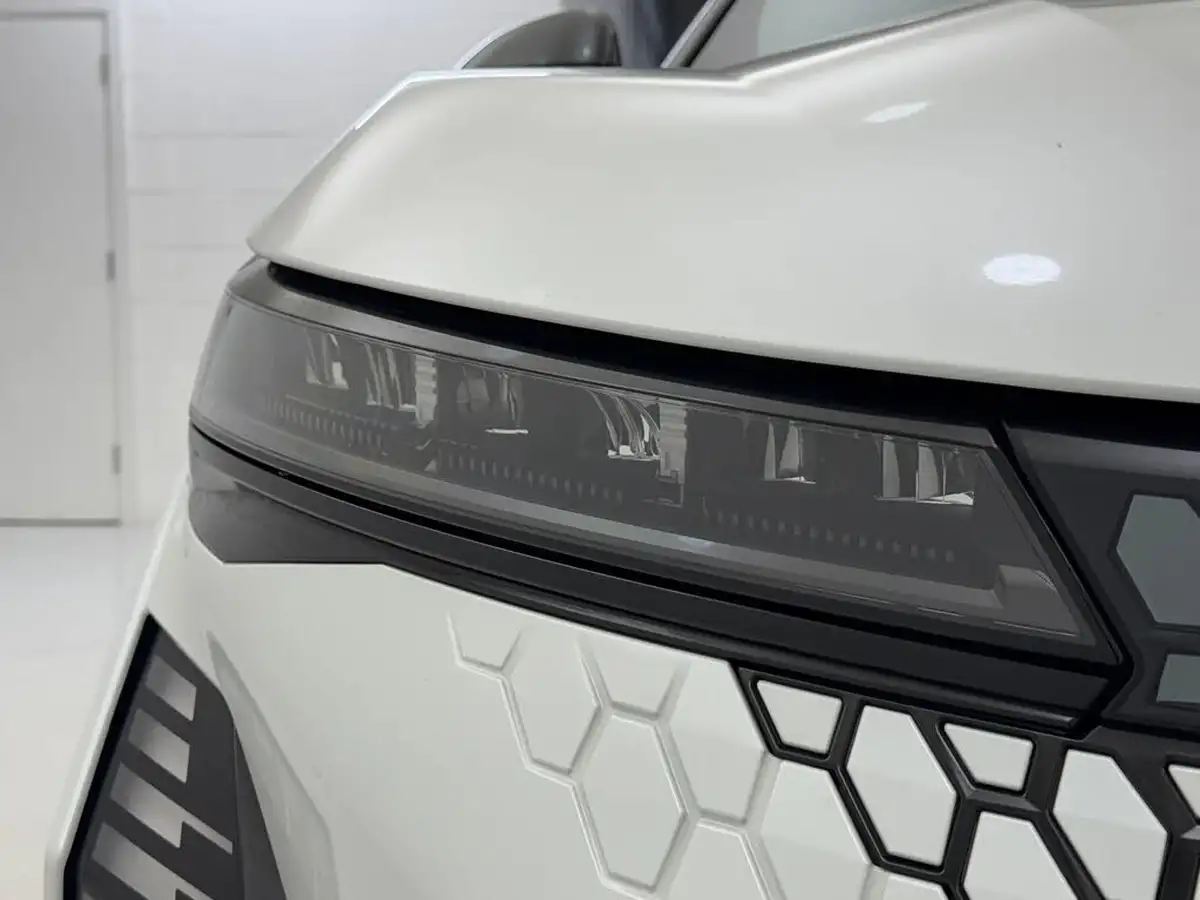 2024-renault-scenic-e-tech-e-iconic-big-14