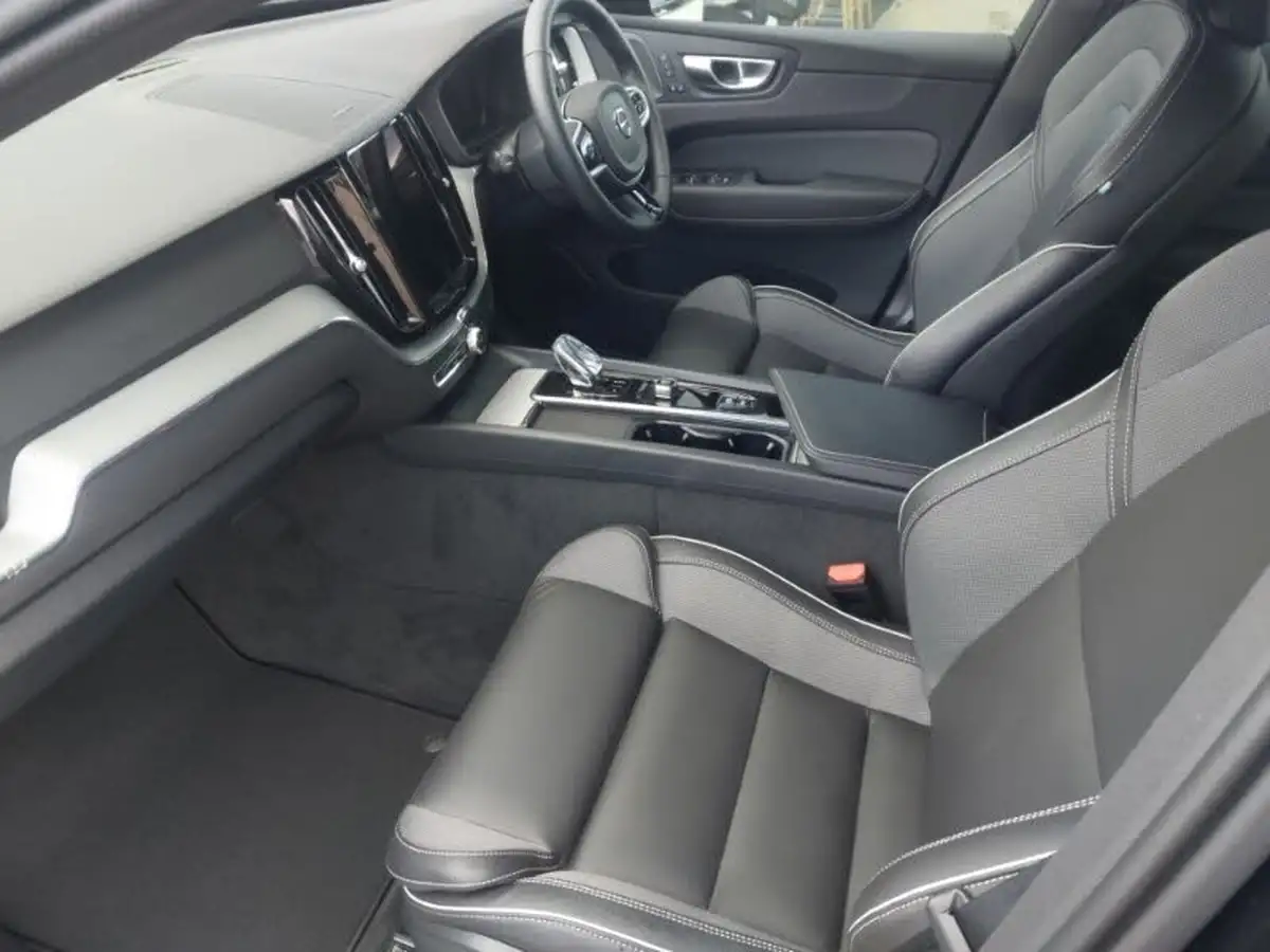 2024-volvo-xc60-20-b5-plus-black-edition-big-4