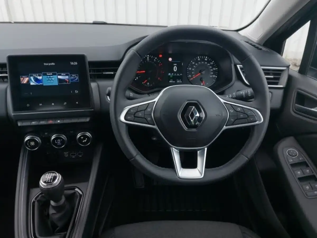 2022-renault-clio-10-tce-iconic-edition-big-6