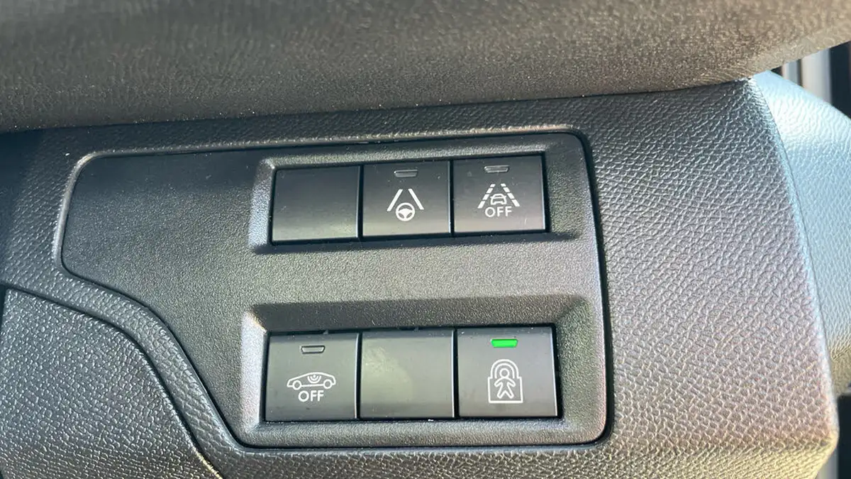 2024-peugeot-3008-suv-12-puretech-gt-136ps-hybrid-e-dsc6-big-33