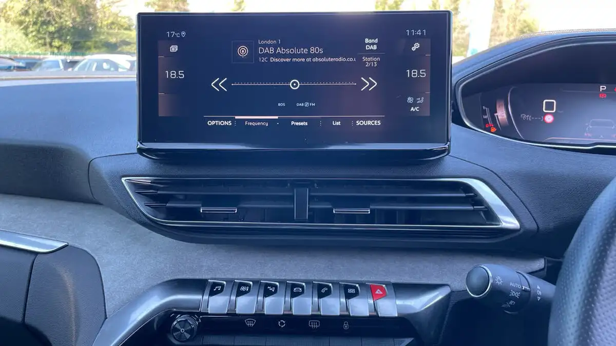 2024-peugeot-3008-suv-12-puretech-gt-136ps-hybrid-e-dsc6-big-9
