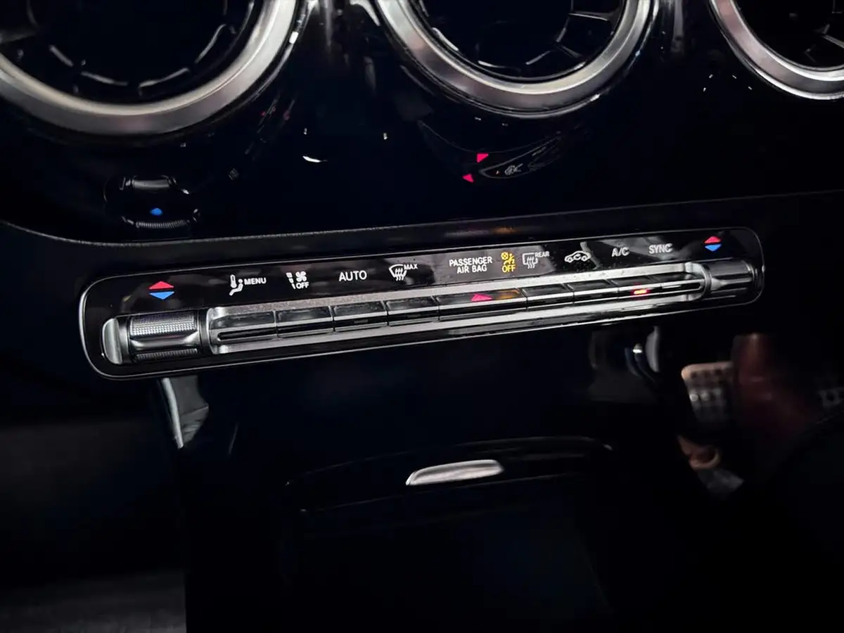 2022-mercedes-benz-cla-13-cla-200-amg-line-shooting-brake-5d-big-28