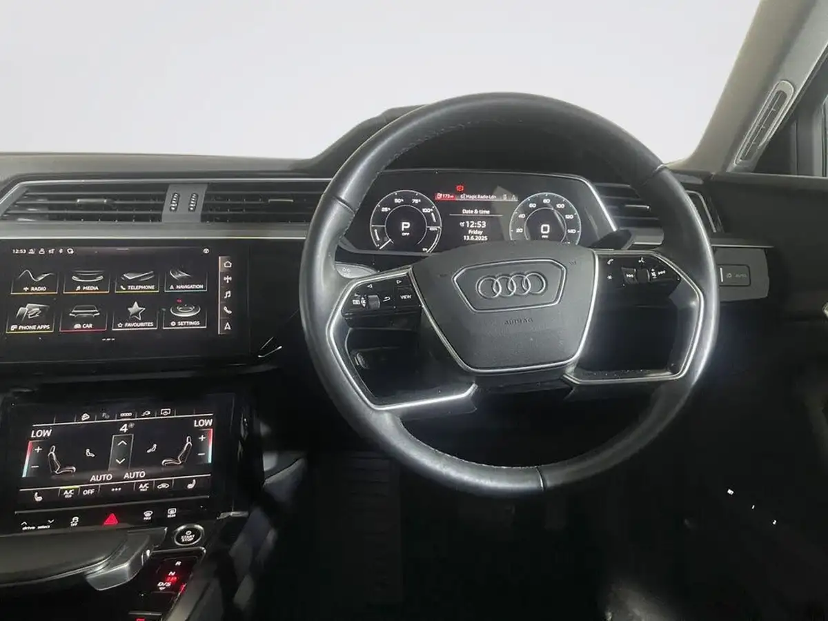 2022-audi-e-tron-55e-sport-station-wagon-big-12