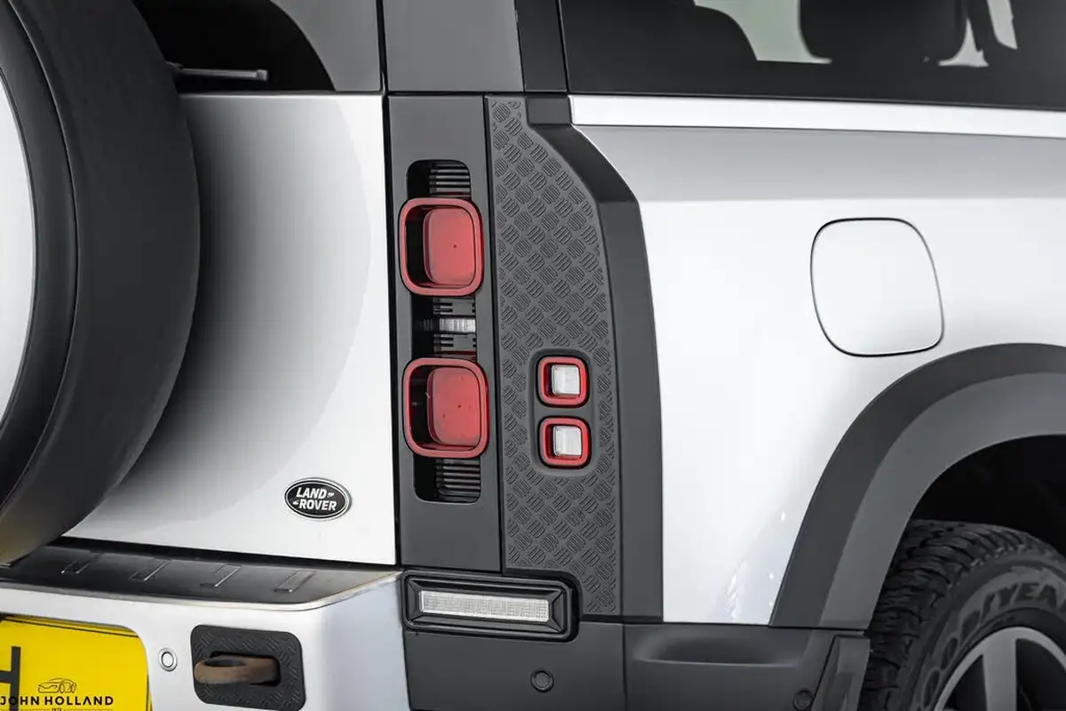 2021-land-rover-90-defender-30-d250-hse-big-16