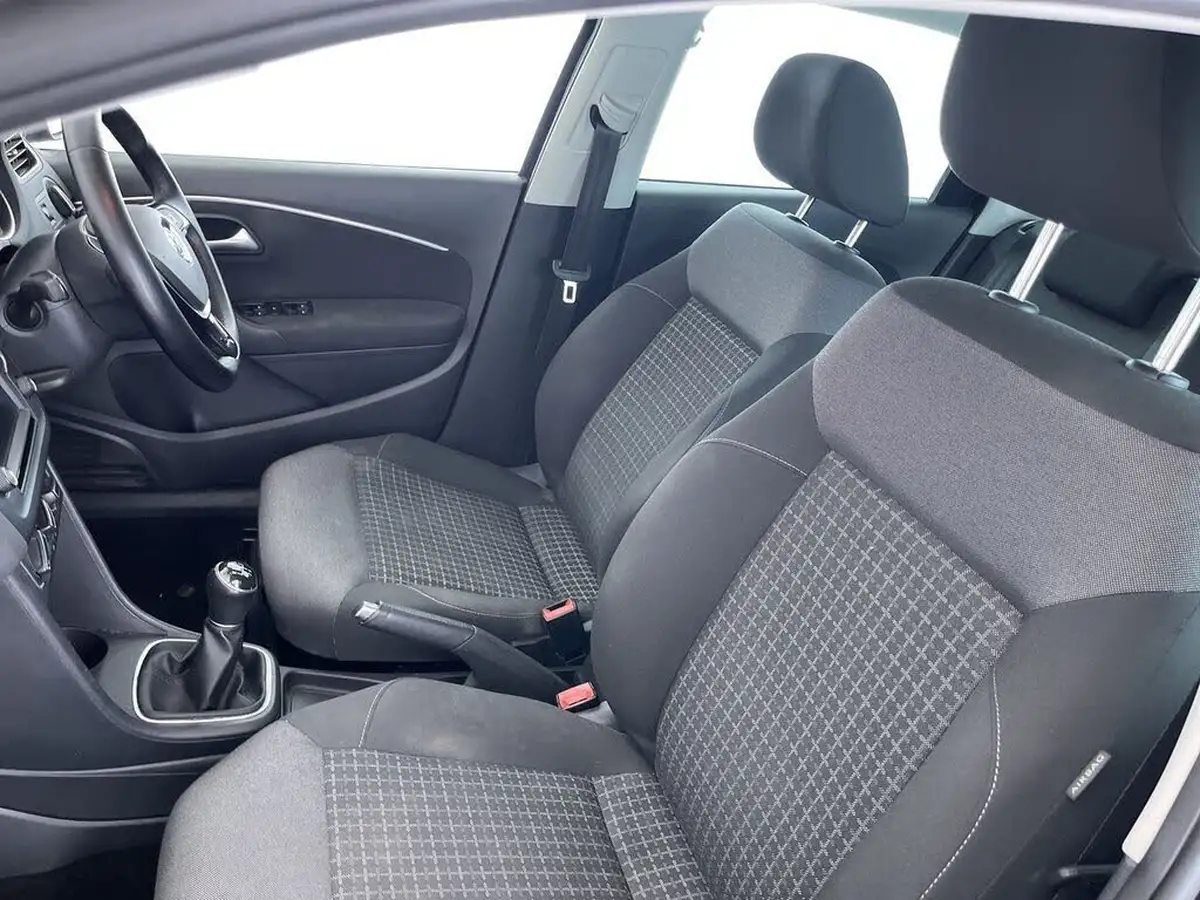2016-volkswagen-polo-12-tsi-match-5d-big-27