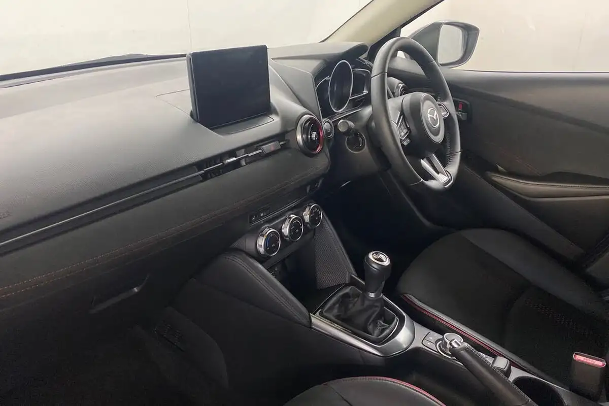 2024-mazda-mazda2-15-e-skyactiv-g-homura-aka-90ps-big-13