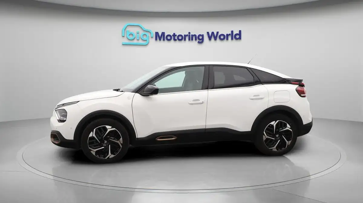 2023-citroen-c4-12-puretech-c-series-edition-eat8-big-4