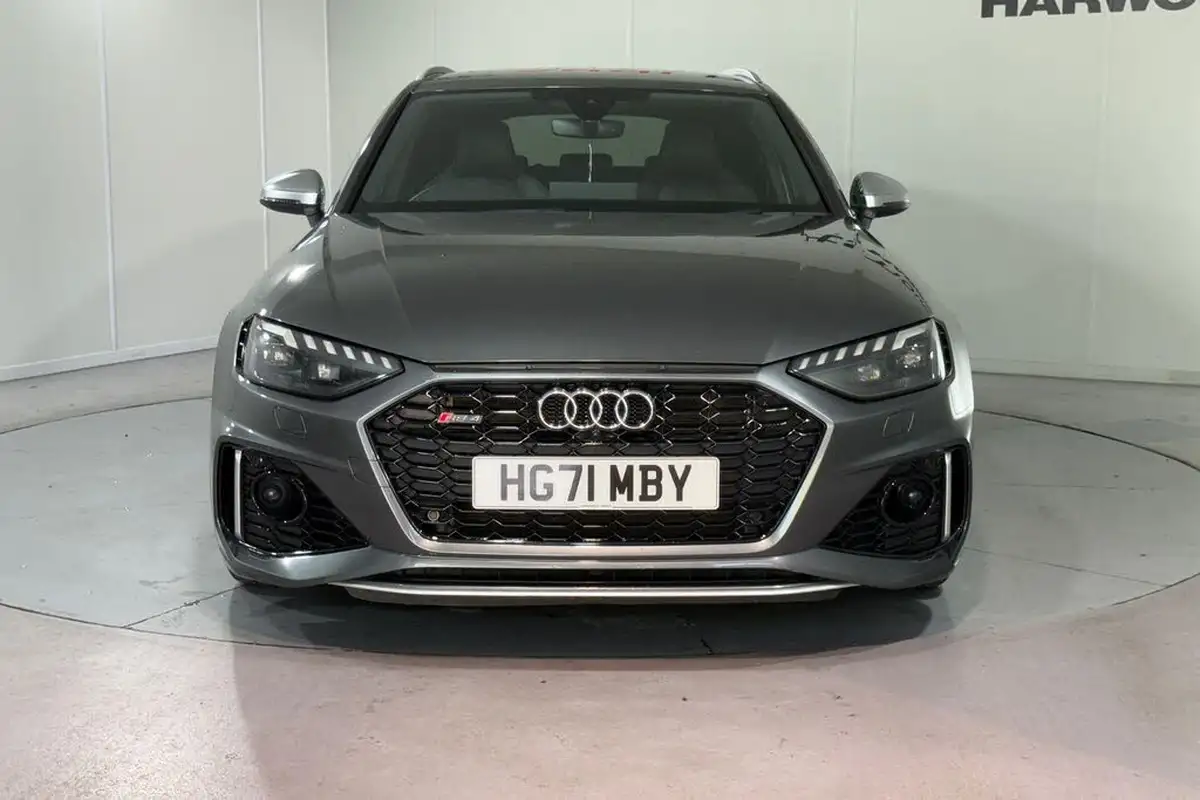 2022-audi-rs4-avant-29-tfsi-big-11