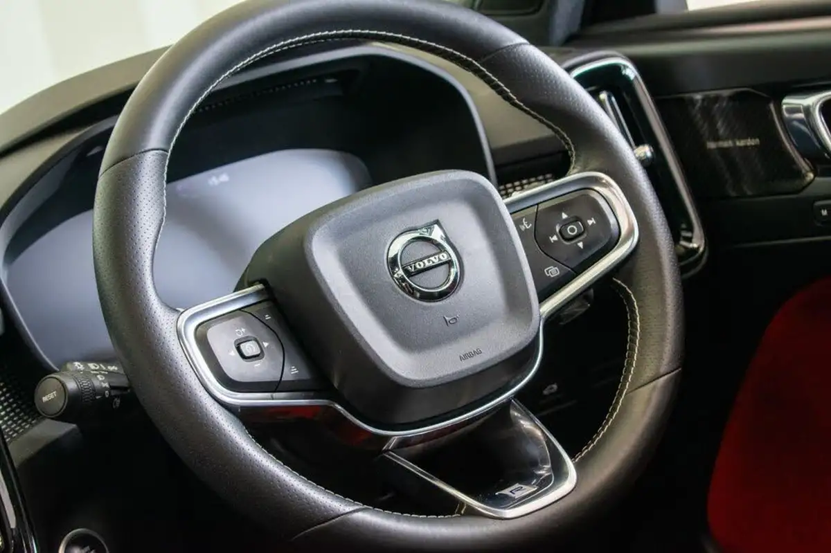 2018-volvo-xc40-20-t5-first-edition-big-36