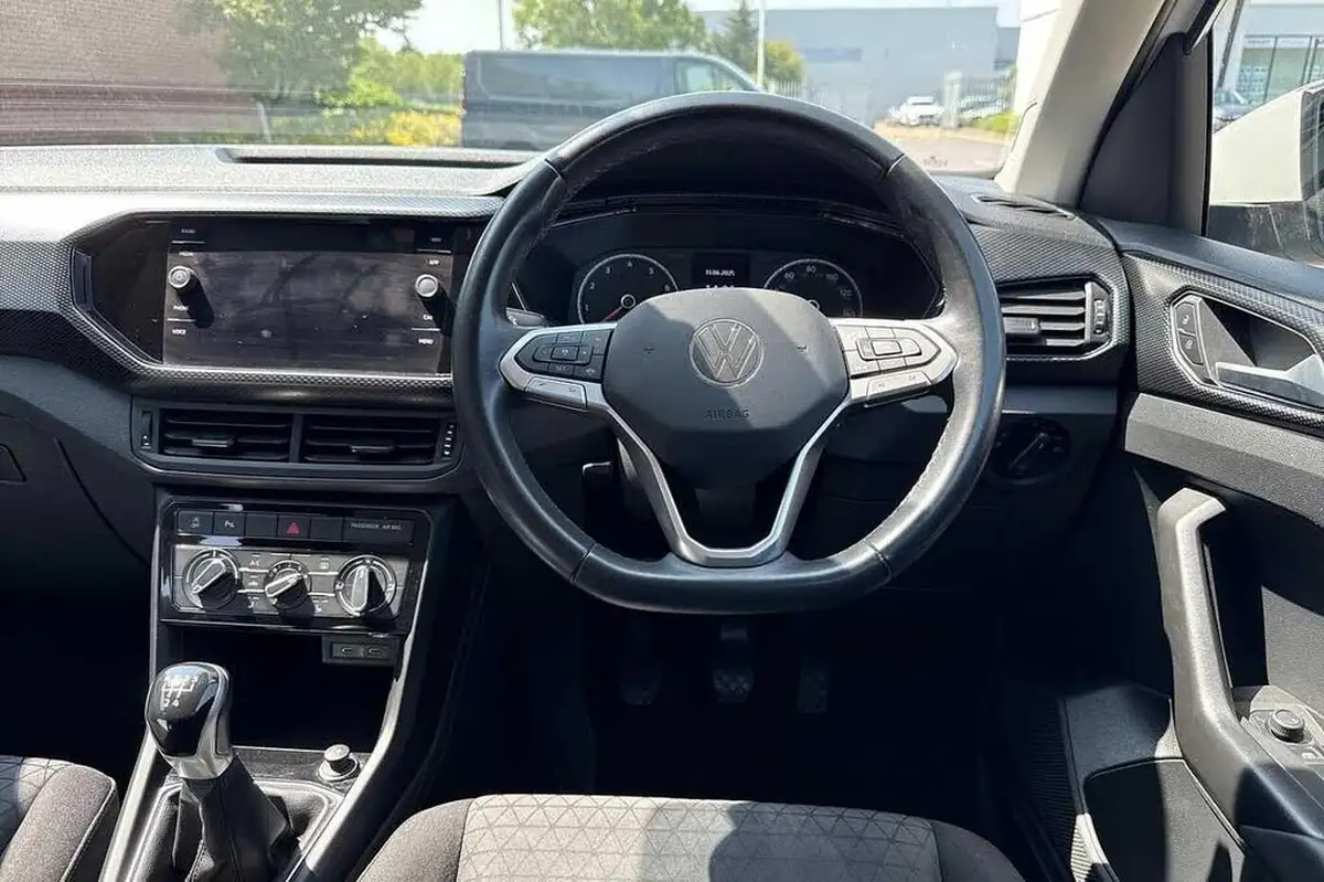 2022-volkswagen-t-cross-10-tsi-se-95ps-big-13