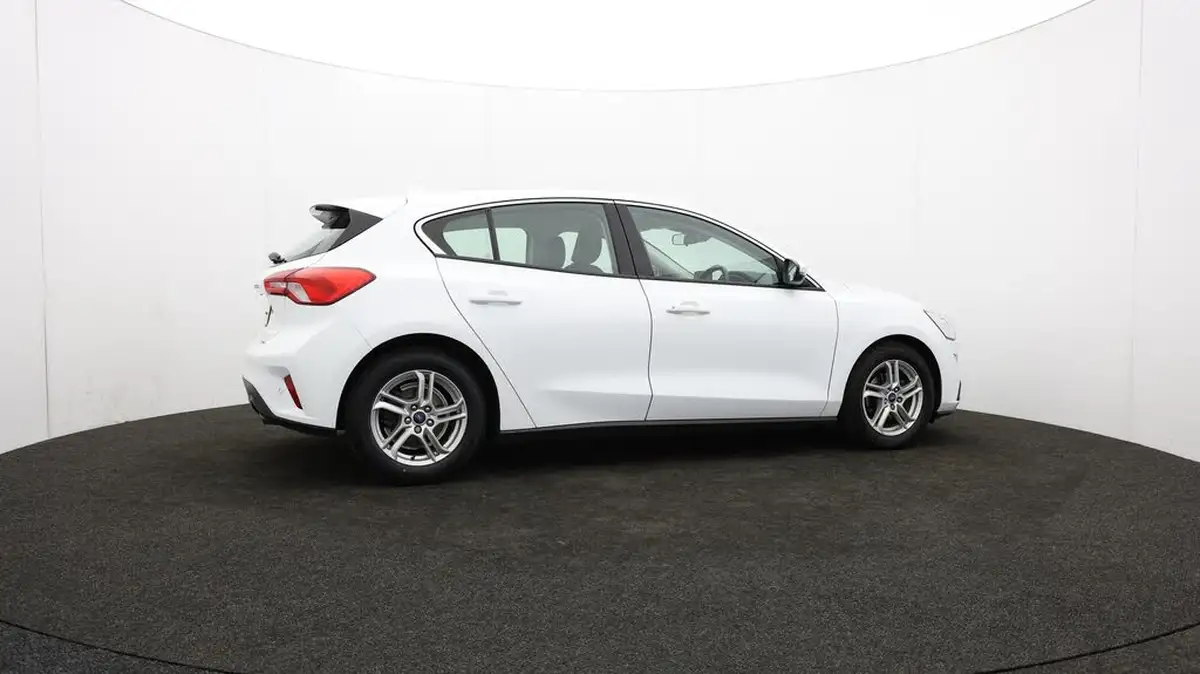 2019-ford-focus-15-zetec-120ps-hatchback-big-28