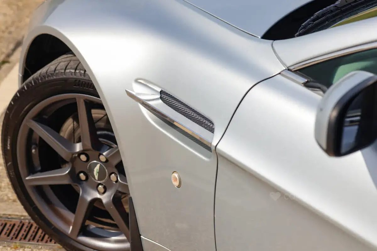2009-aston-martin-vantage-43-convertible-sportshift-big-69