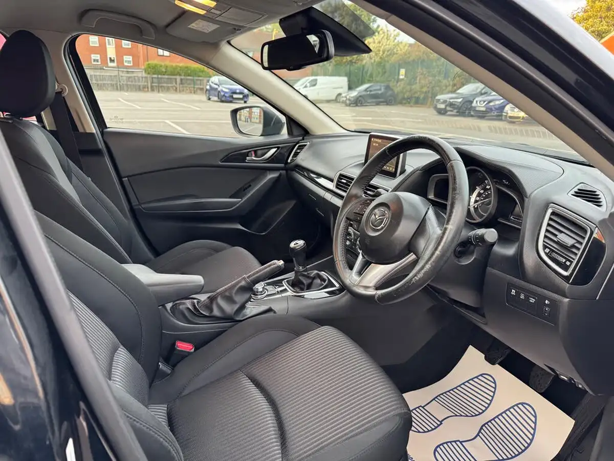 2015-mazda-mazda3-20-se-hatchback-5d-big-10