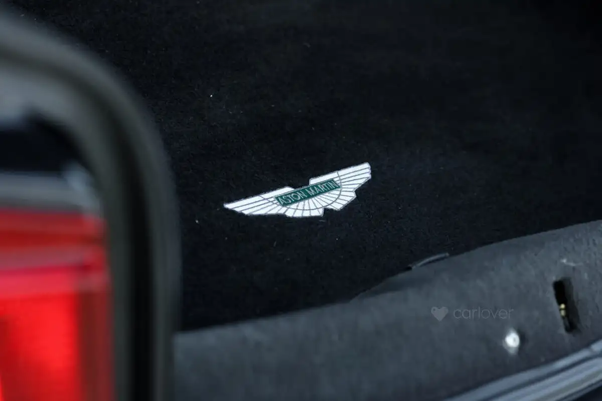 2004-aston-martin-vanquish-59-big-64