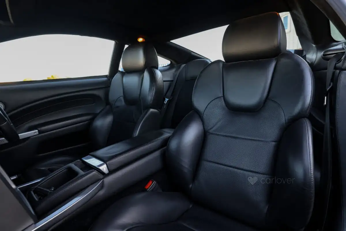 2004-aston-martin-vanquish-59-big-40