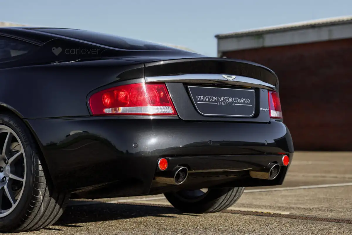 2004-aston-martin-vanquish-59-big-12