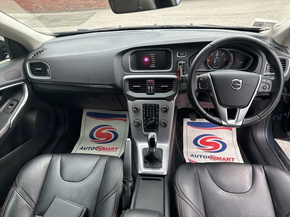 2018-volvo-v40-20td-d2-cross-country-pro-big-4