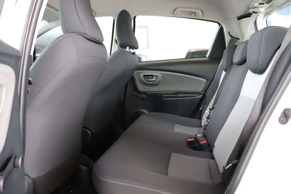 2020-toyota-yaris-15-vvt-i-icon-98bhp-hybrid-1497cc-e-cvt-big-29