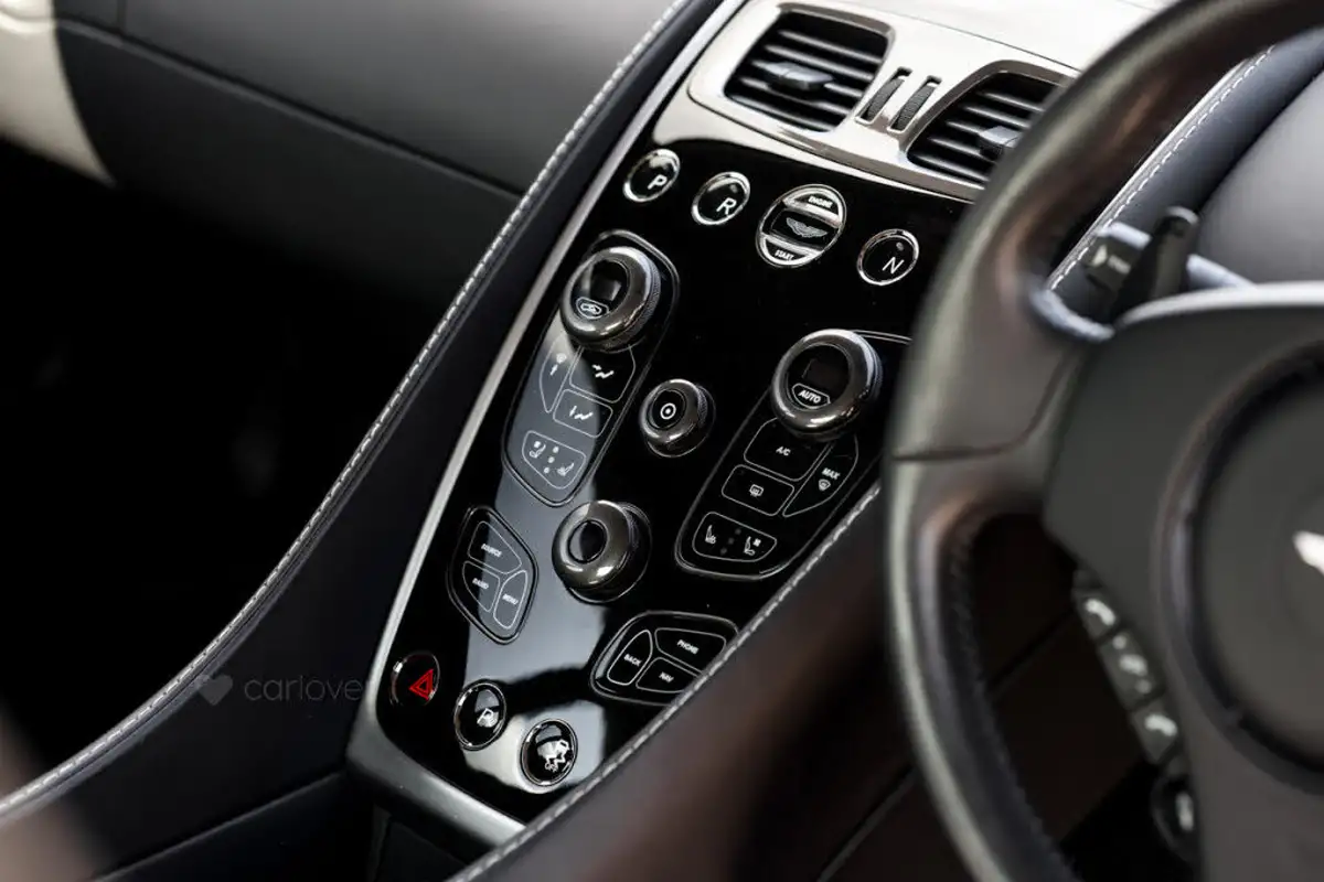 2013-aston-martin-vanquish-59-big-56