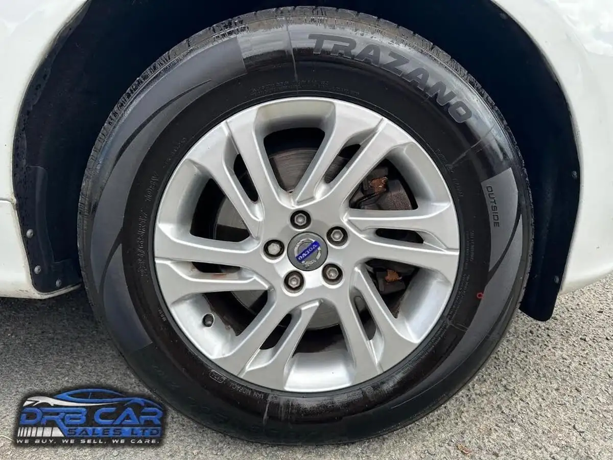 2015-volvo-xc60-20td-d4-se-190bhp-nav-big-8