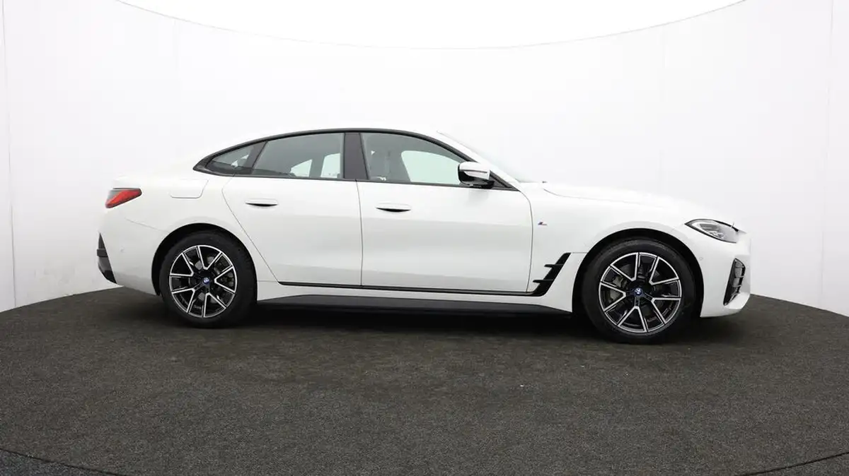 2022-bmw-i4-e-edrive40-m-sport-big-36
