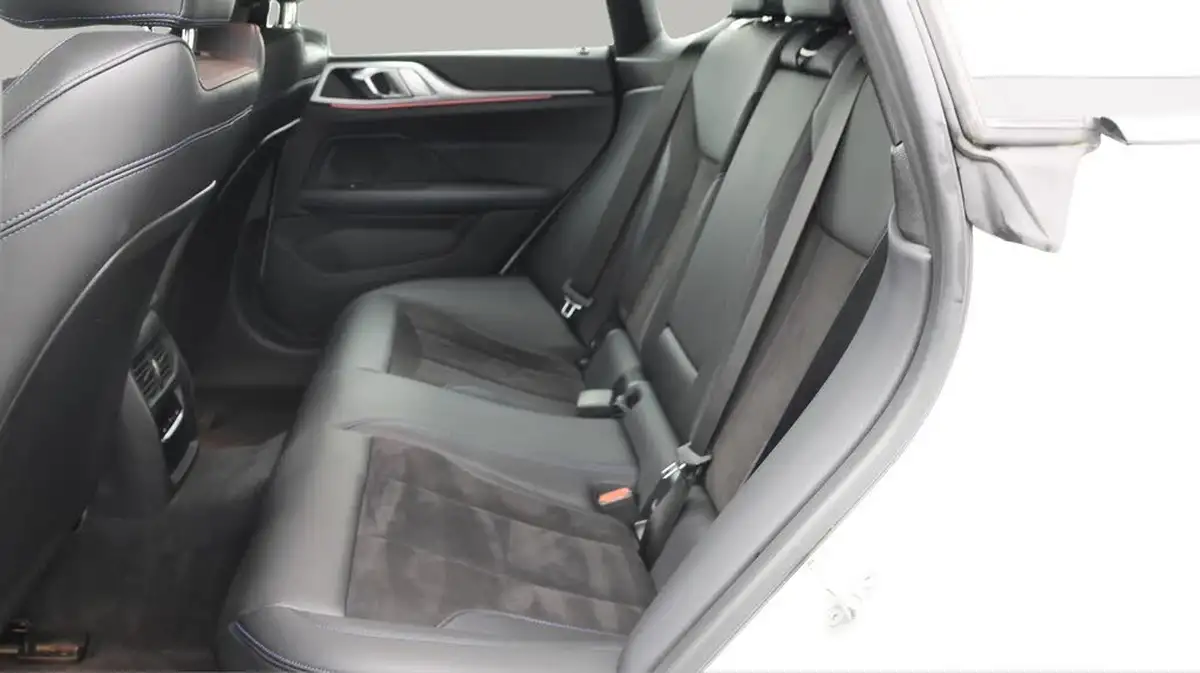 2022-bmw-i4-e-edrive40-m-sport-big-16