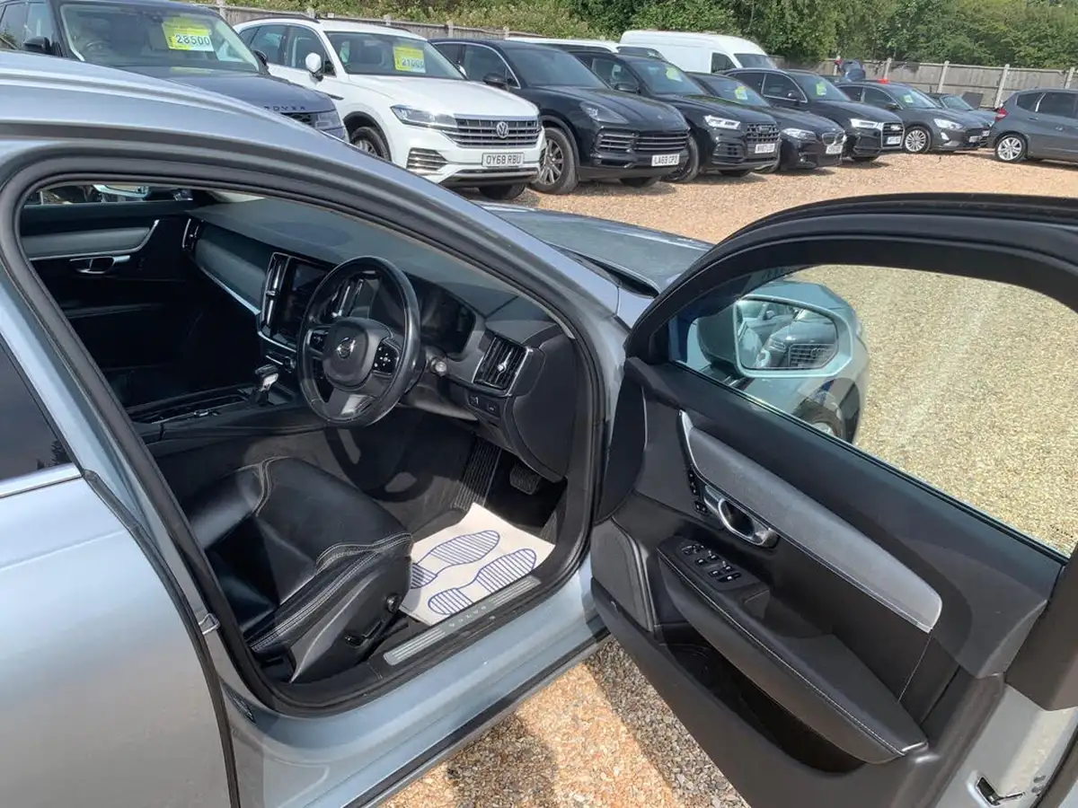 2017-volvo-v90-20td-d4-inscription-big-8