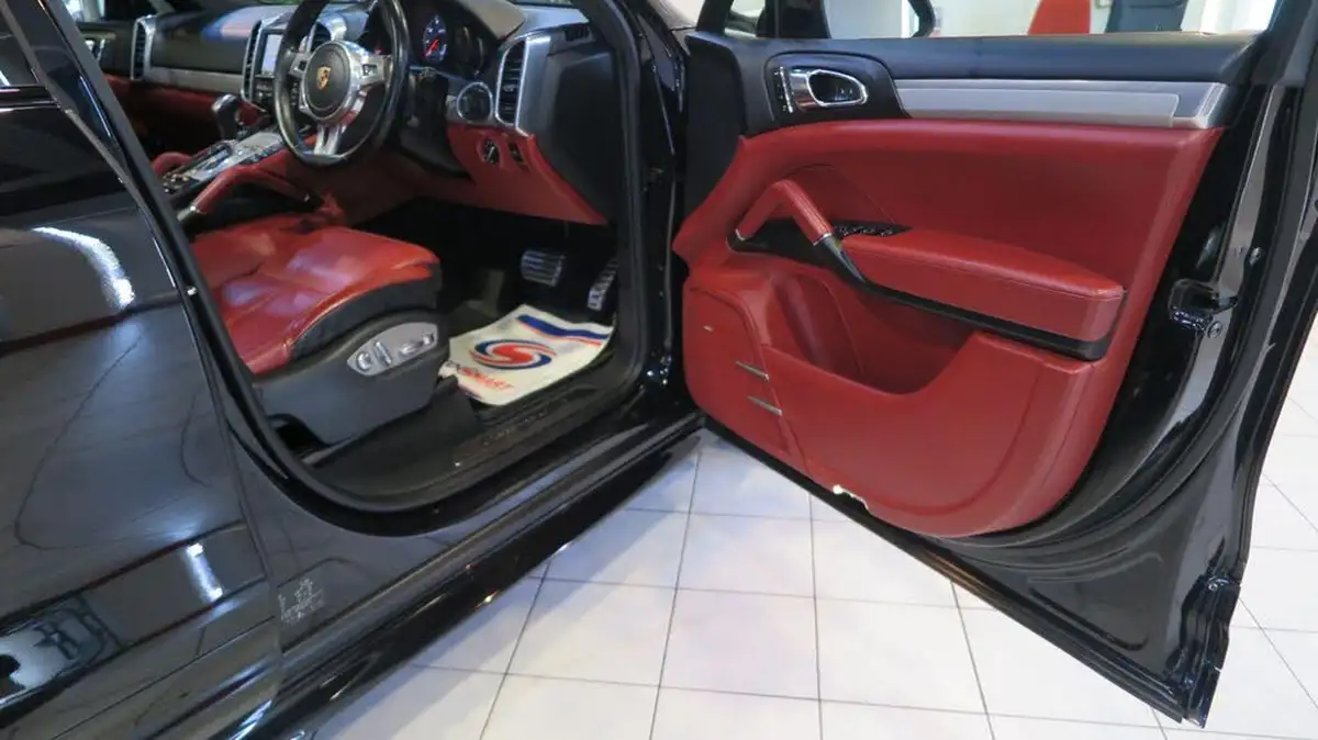 2014-porsche-cayenne-48-gts-big-25