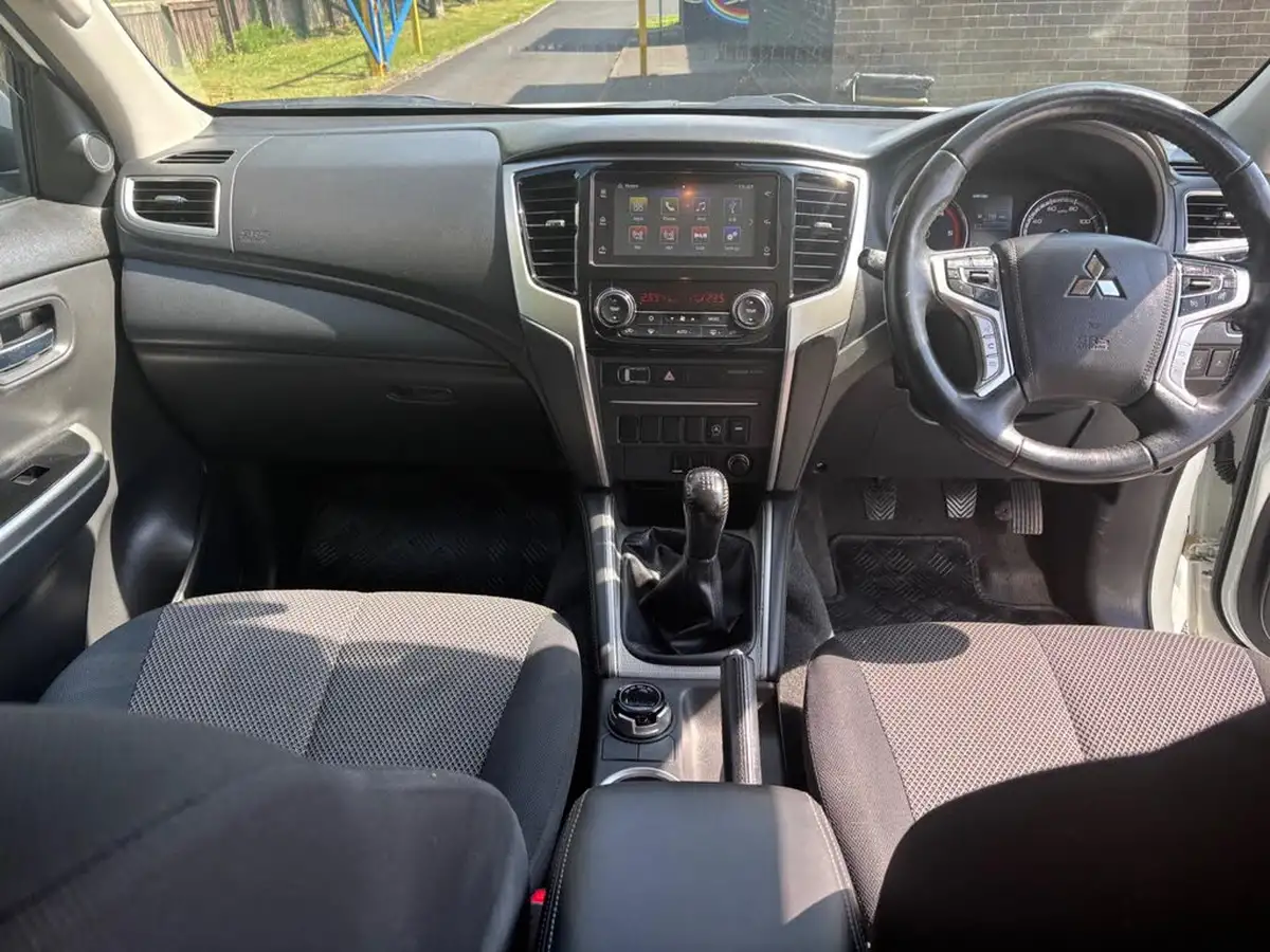 2021-mitsubishi-l200-22di-d-warrior-big-12