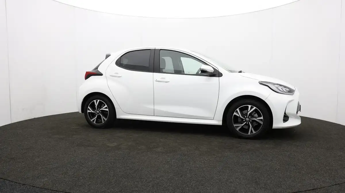 2024-toyota-yaris-15-vvt-i-design-big-44