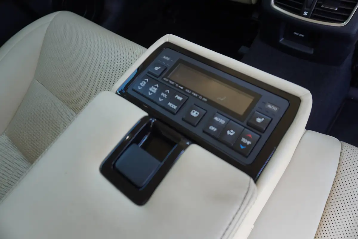 2014-lexus-gs-300h-25-premier-big-16