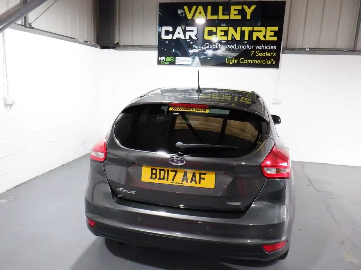 2017-ford-focus-10t-zetec-edition-100ps-hatchback-big-5
