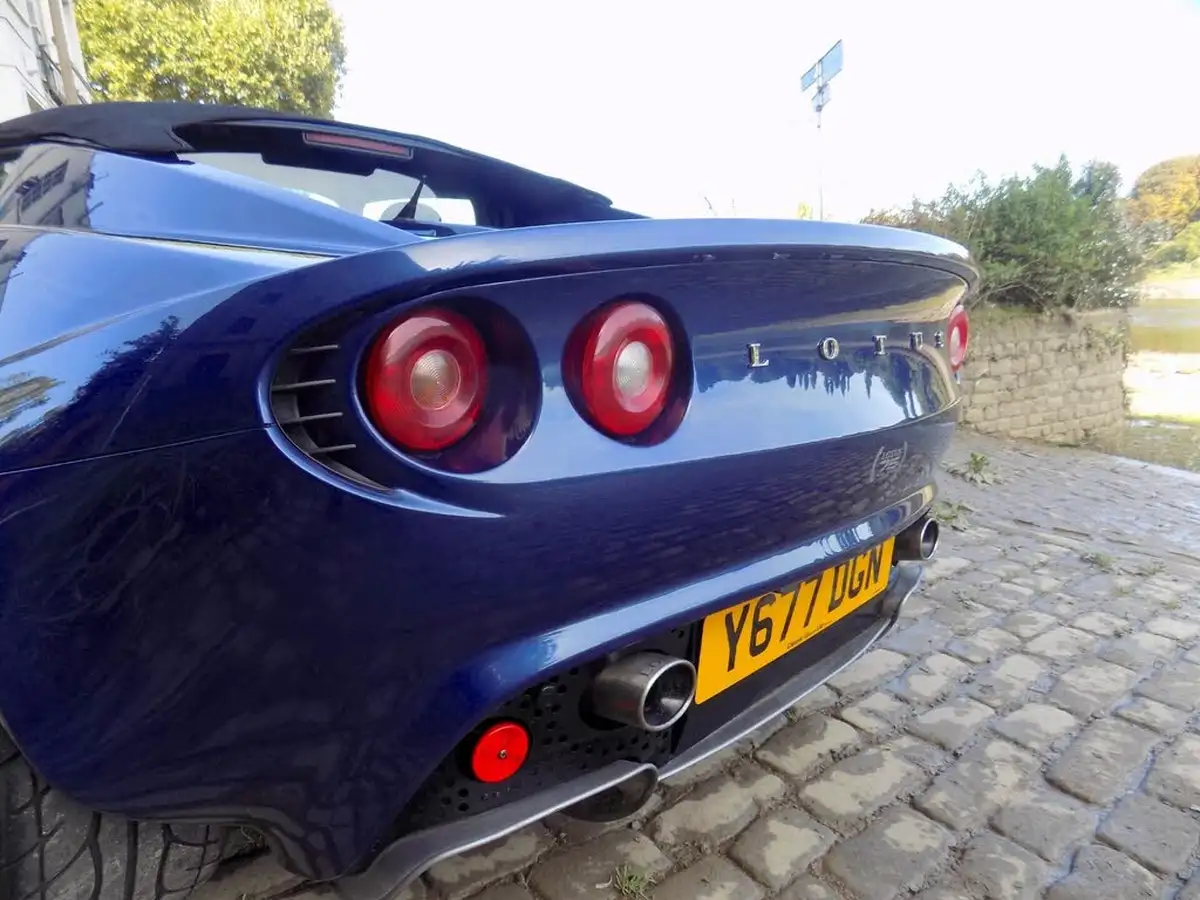 2001-lotus-elise-18-big-54
