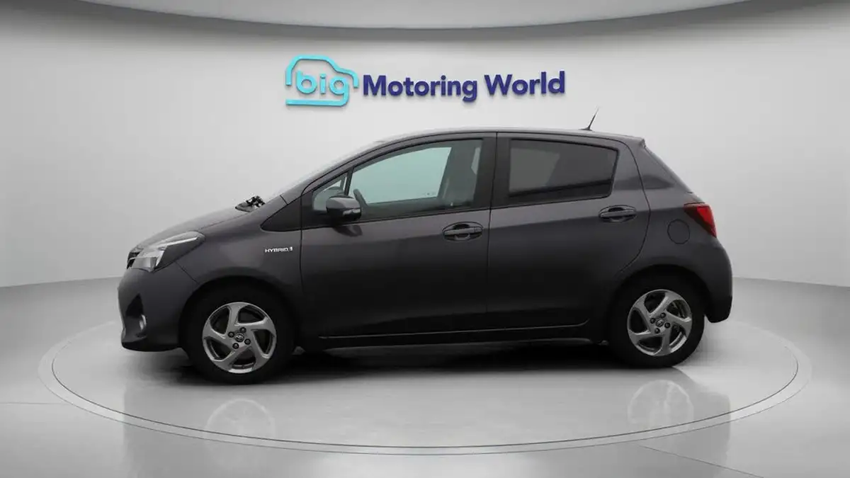 2017-toyota-yaris-15-vvt-i-icon-hybrid-big-4
