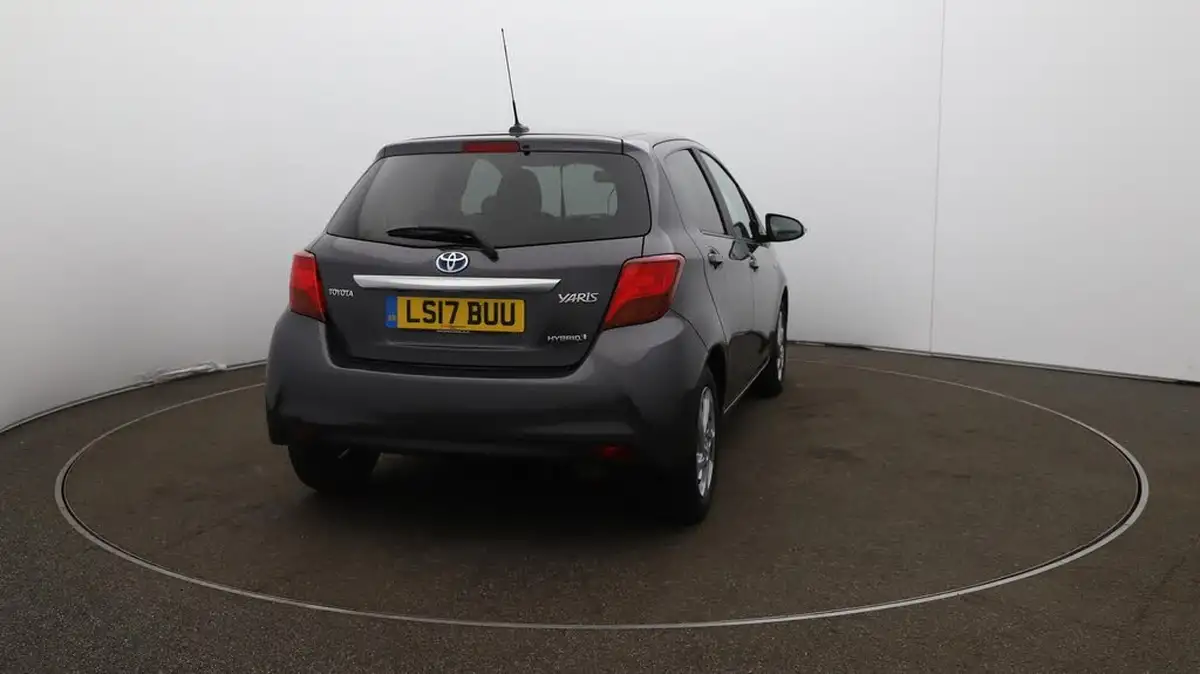 2017-toyota-yaris-15-vvt-i-icon-hybrid-big-56