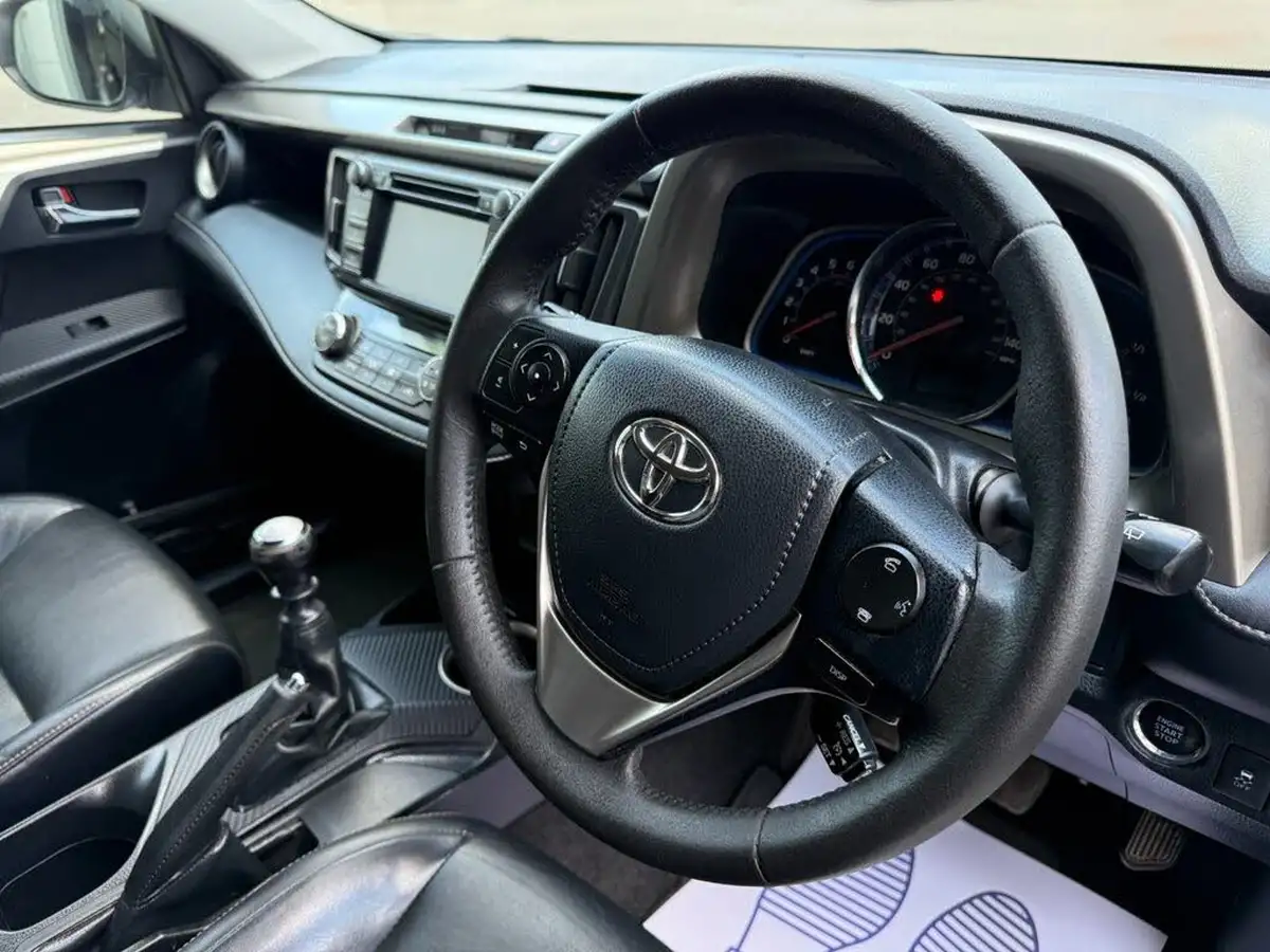 2014-toyota-rav4-22td-invincible-22d-4d-nav-big-14