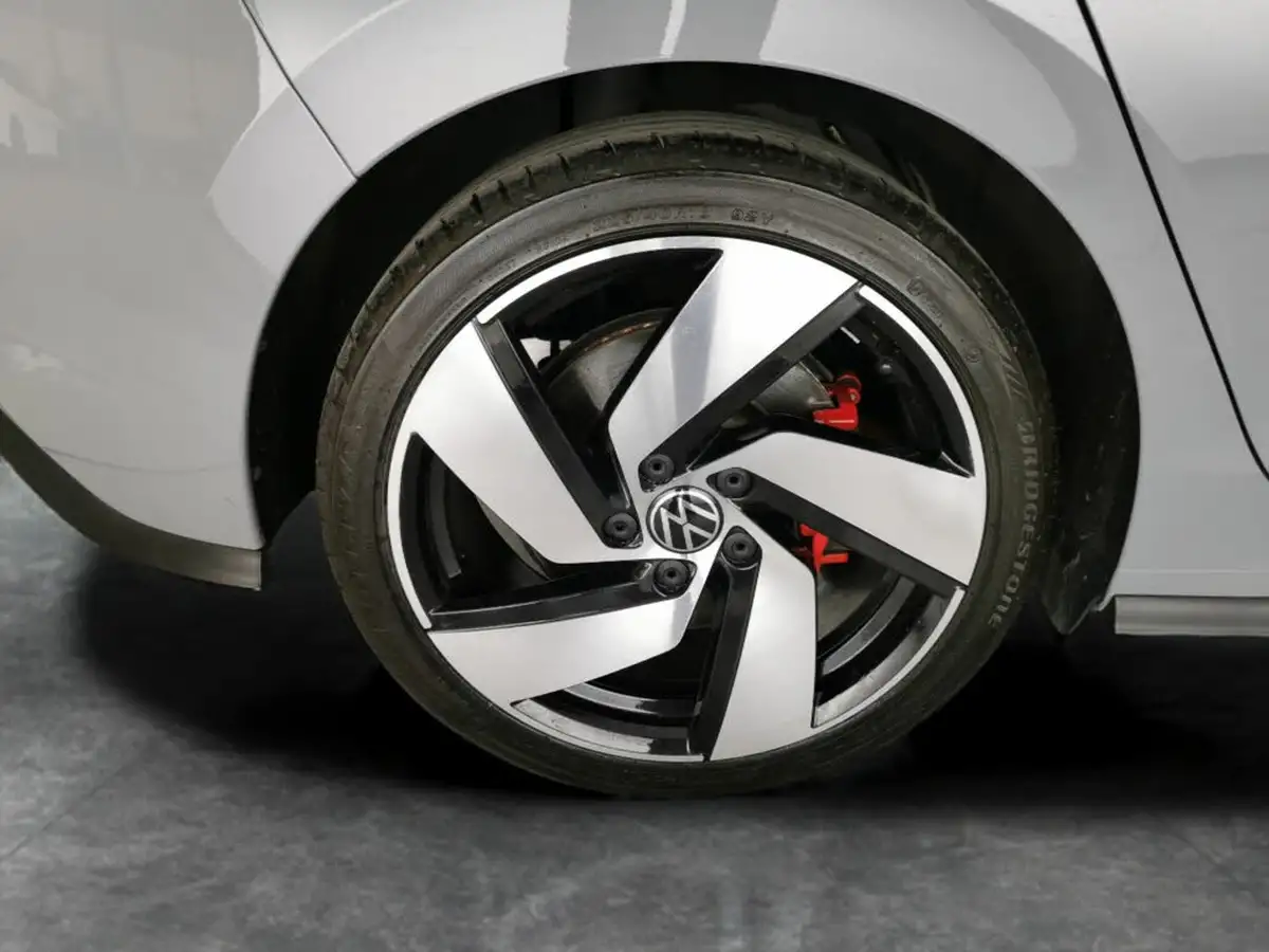 2022-volkswagen-golf-20-tsi-gti-big-35