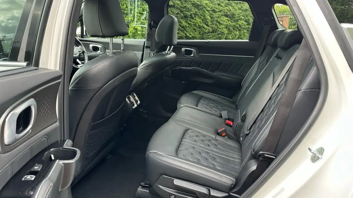 2022-kia-sorento-16-t-gdi-4-226bhp-hev-big-8