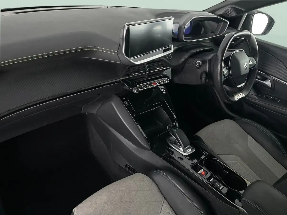 2021-peugeot-208-e-gt-premium-big-3