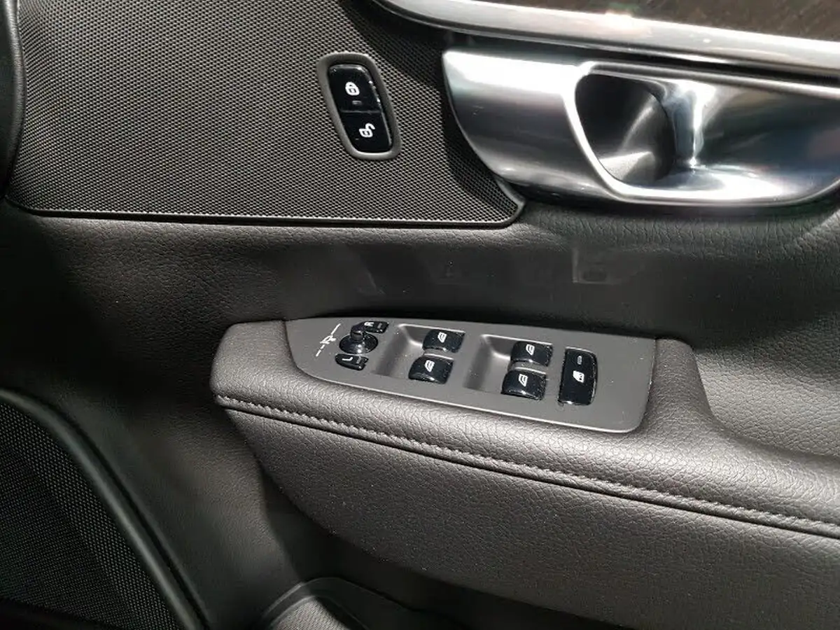 2019-volvo-v90-20-t5-cross-country-big-18
