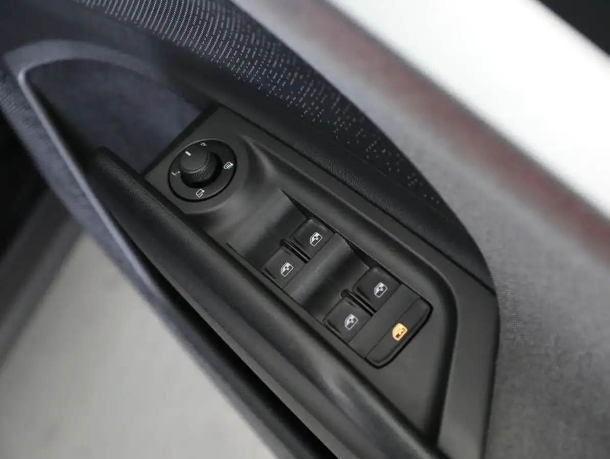 2024-skoda-enyaq-e-60-big-37