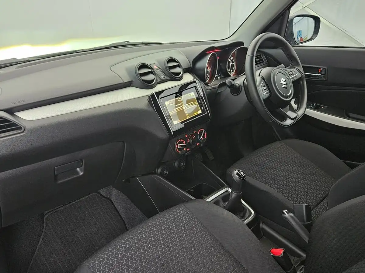 2024-suzuki-swift-12-dualjet-sz-l-big-1