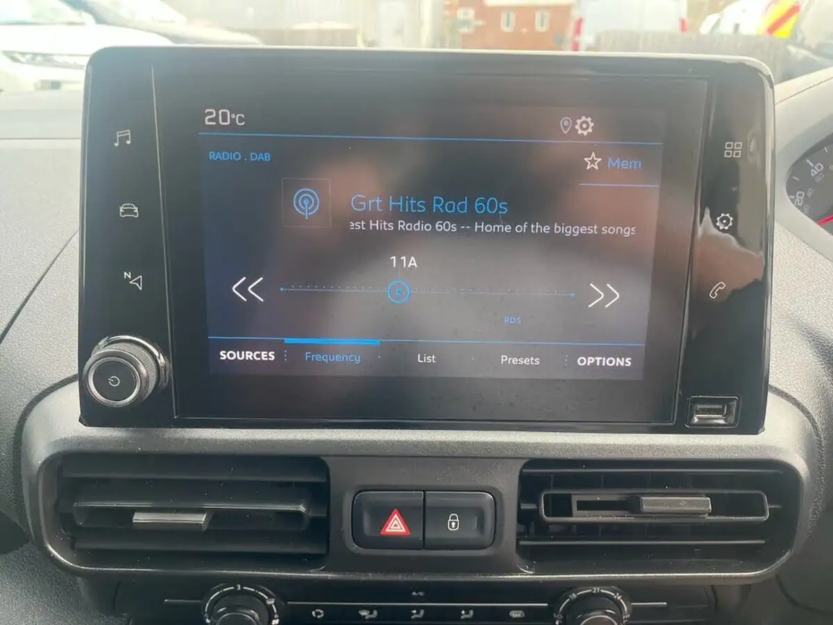 2021-peugeot-partner-15-bluehdi-1000-professional-100ps-eu6dt-panel-big-25