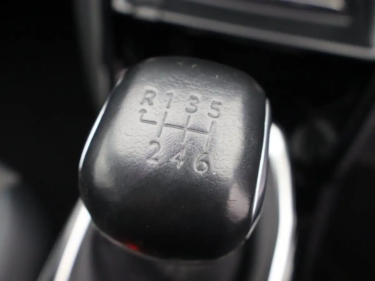 2022-peugeot-2008-suv-12-puretech-allure-premium-100bhp-big-23