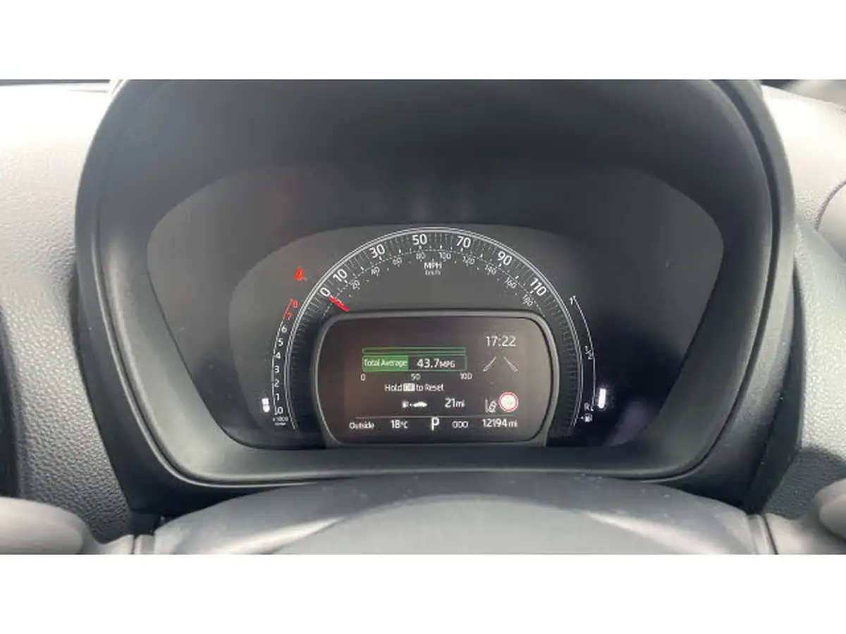 2023-toyota-aygo-x-10-vvt-i-edge-cvt-big-8