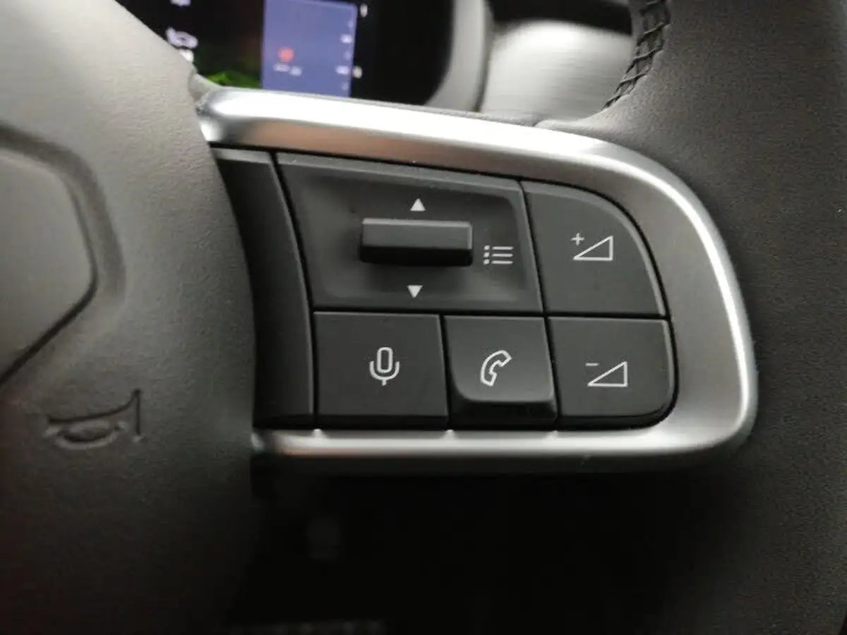 2025-jeep-avenger-12-gse-altitude-big-13